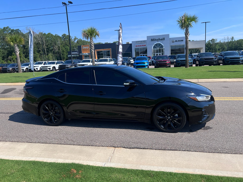 Used 2023 Nissan Maxima SR w/ Sport Mat Group FWD image 5
