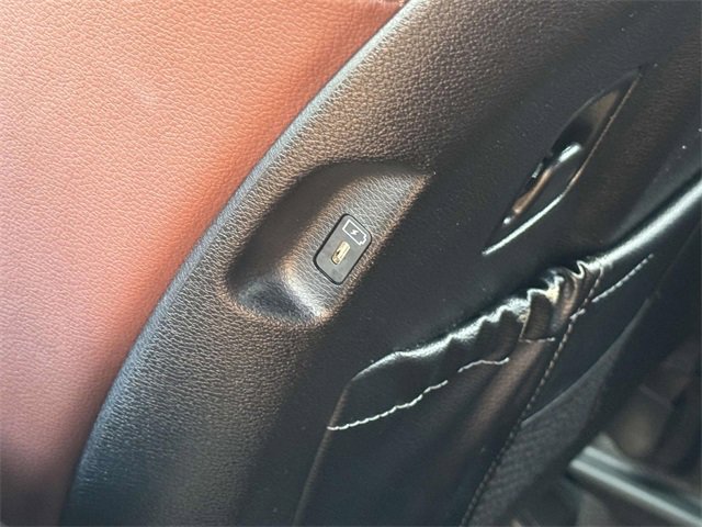 Used 2024 Kia Telluride EX w/ EX Captain's Chair Package image 19