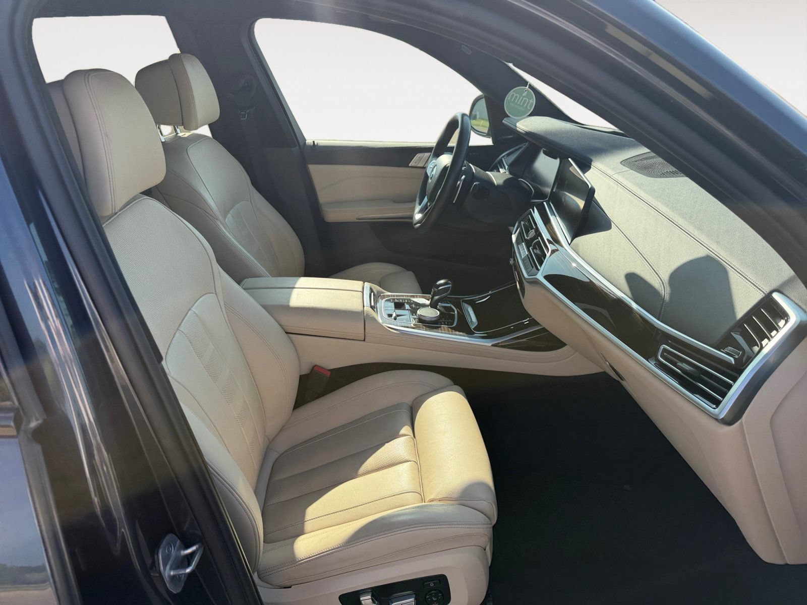 Used 2021 BMW X7 xDrive40i w/ Premium Package AWD/4WD image 15