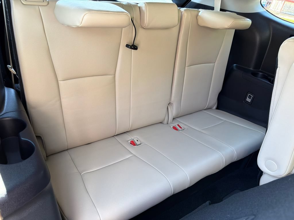 Used 2022 Toyota Highlander XLE AWD/4WD image 16