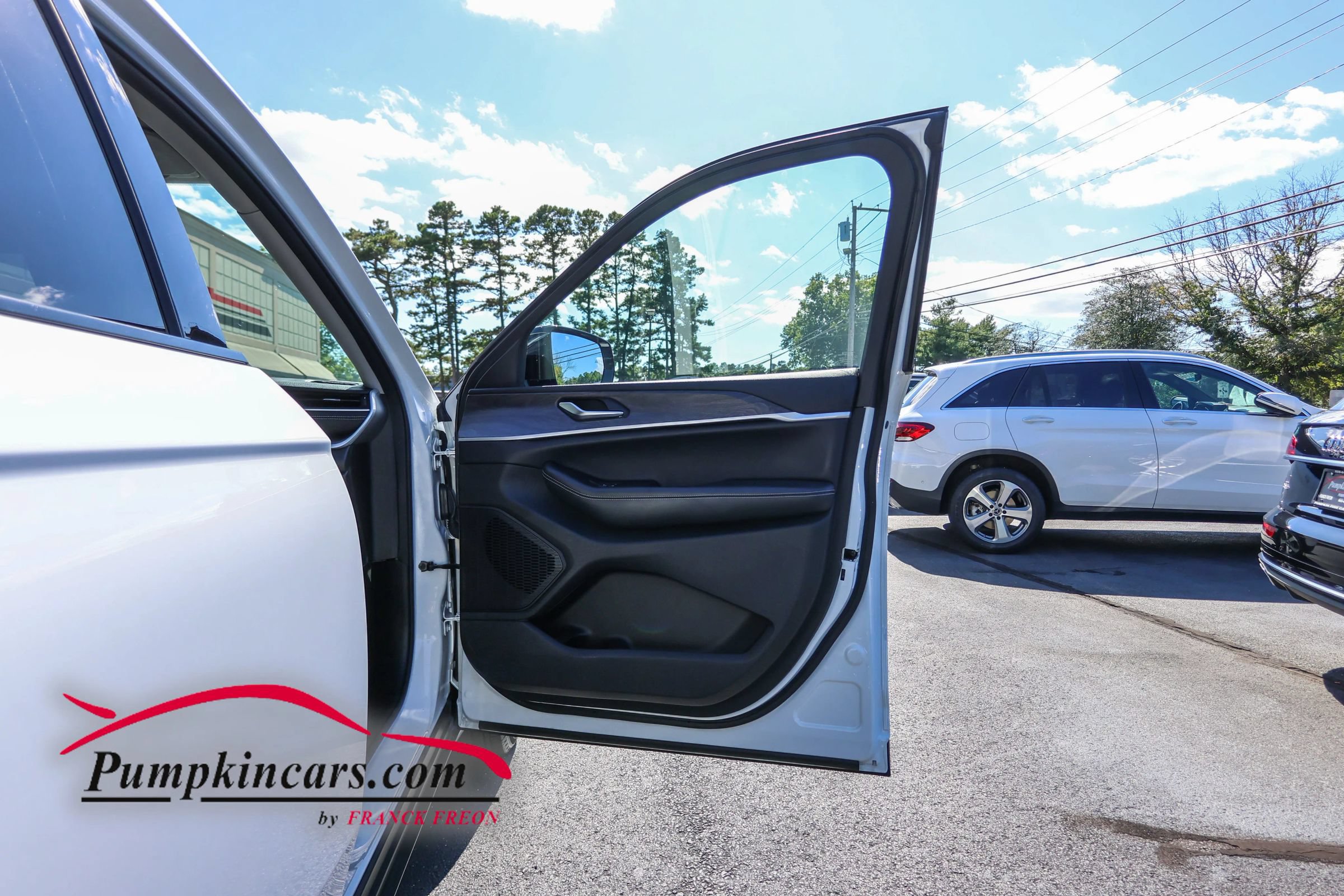 Used 2023 Jeep Grand Cherokee L Limited AWD/4WD image 24