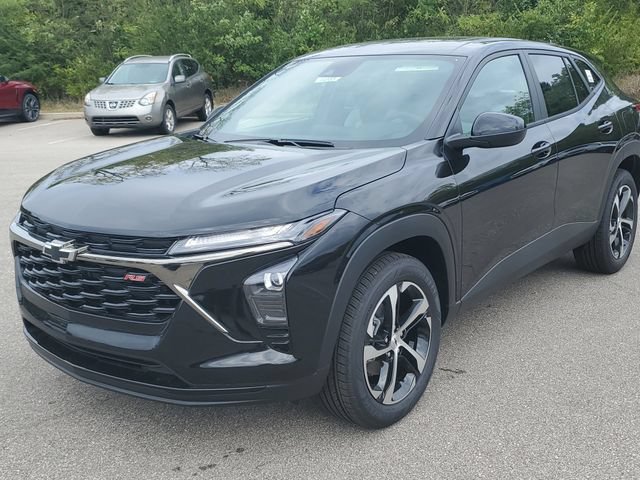 New 2026 Chevrolet Trax RS w/ Sunroof Package FWD image 2
