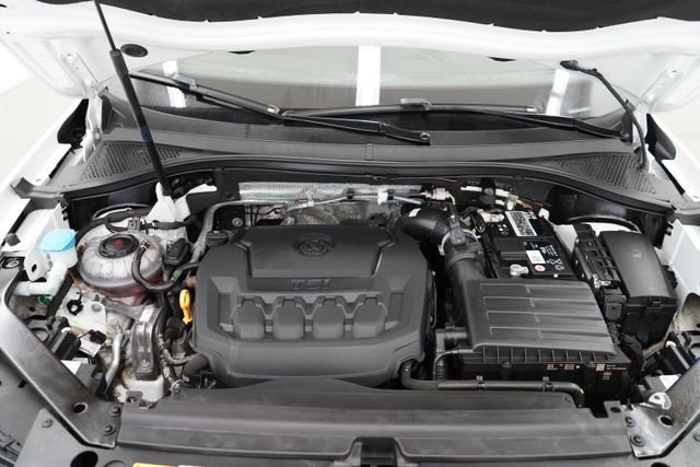 Used 2022 Volkswagen Tiguan SE w/ Panoramic Sunroof Package image 79