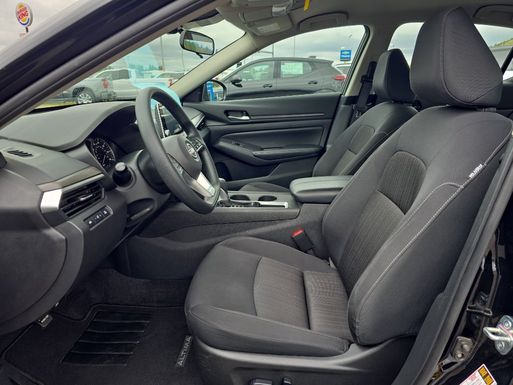 Used 2025 Nissan Altima 2.5 SV FWD image 9