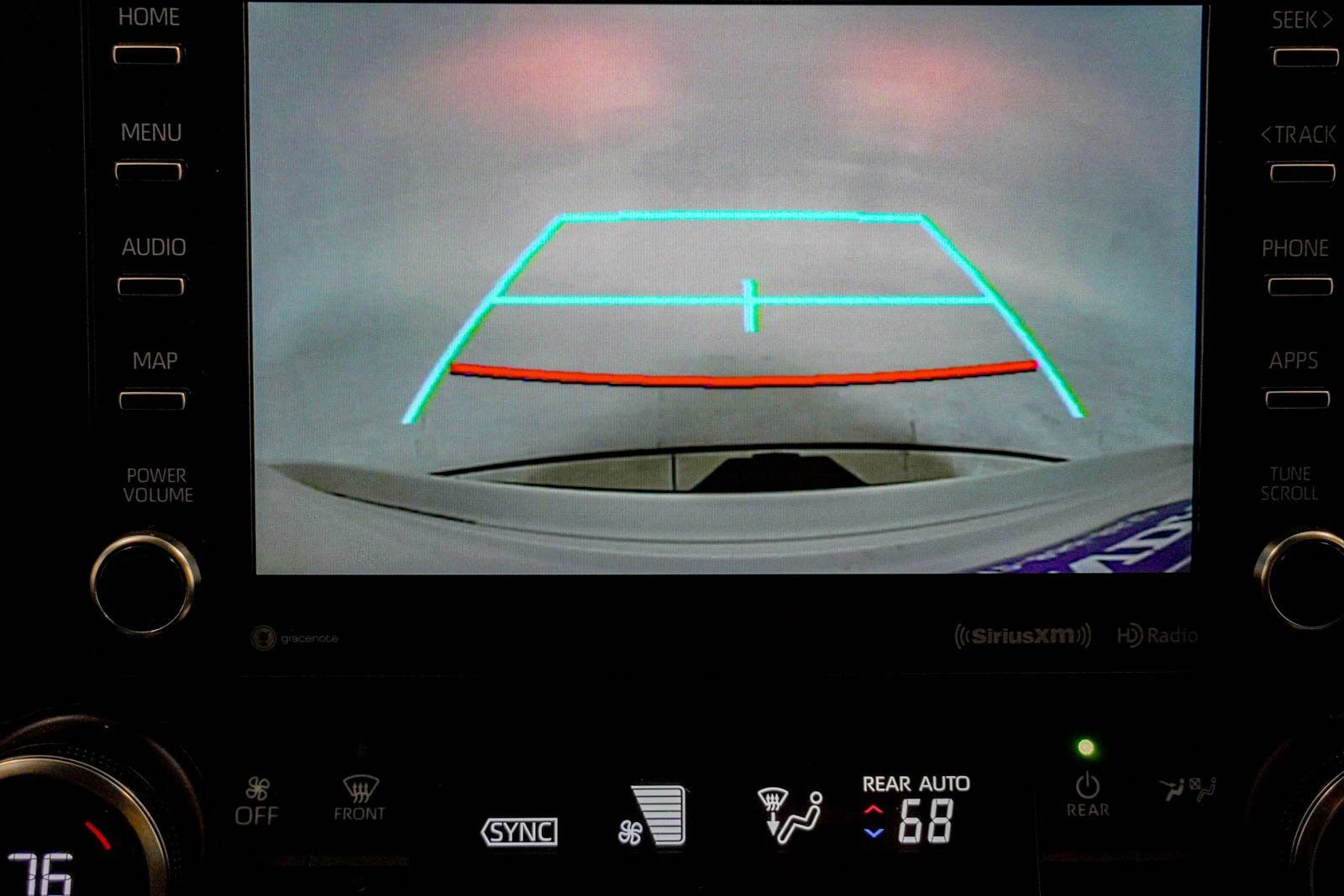 Used 2020 Toyota Highlander XLE image 26