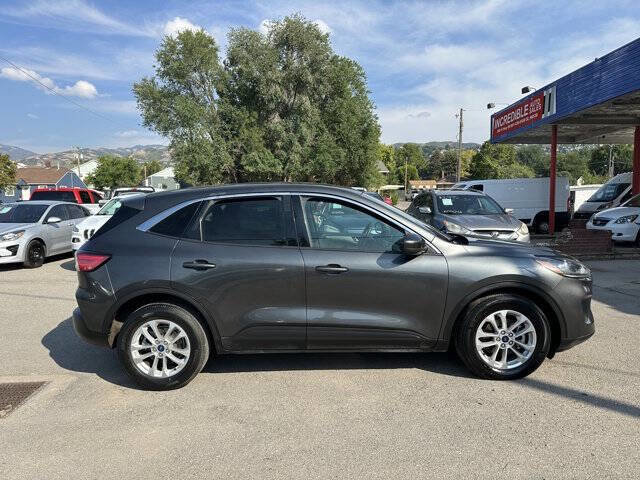 Used 2020 Ford Escape SE image 3