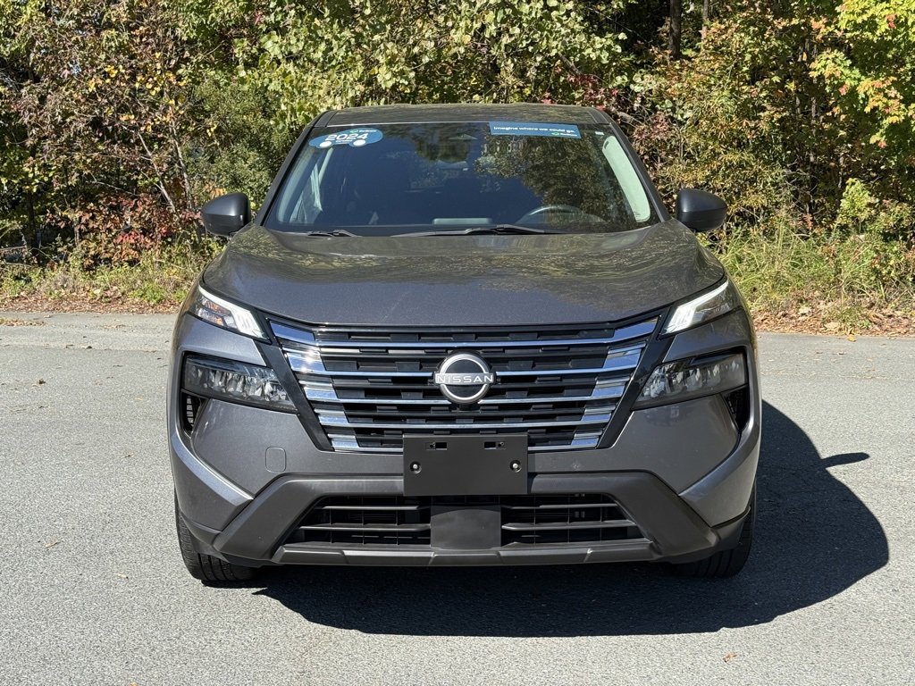 Used 2024 Nissan Rogue S image 2