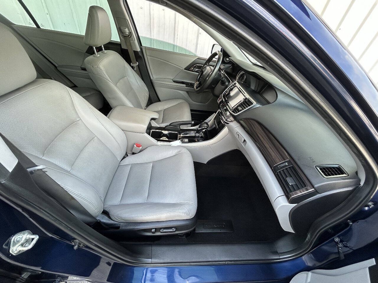 Used 2017 Honda Accord EX-L image 13