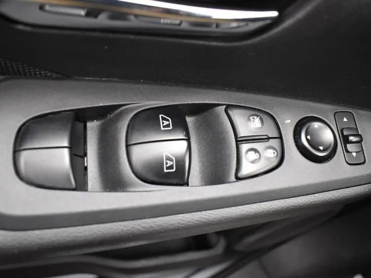 Used 2023 Nissan Kicks SV image 22