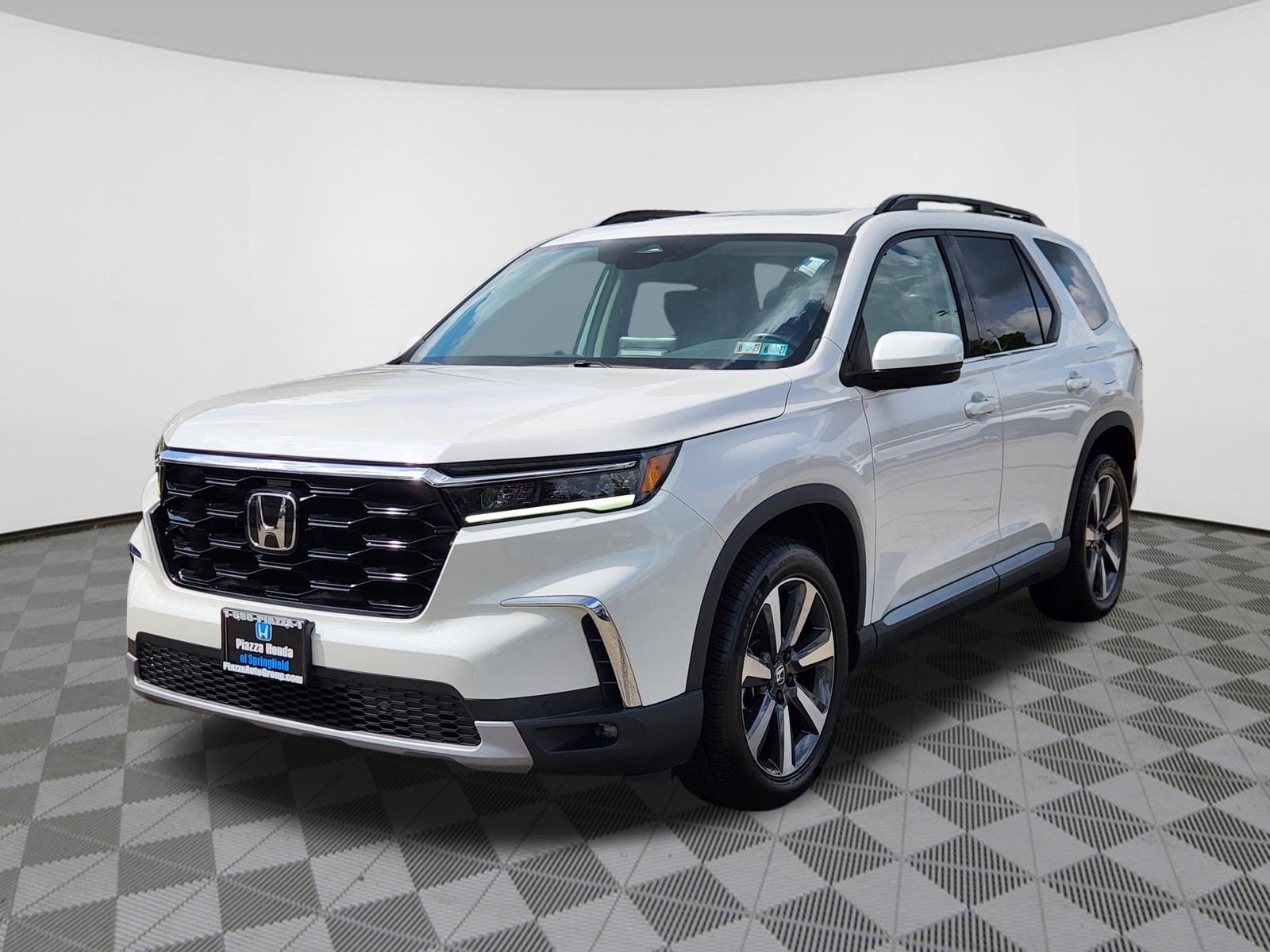 Certified 2023 Honda Pilot Touring image 2