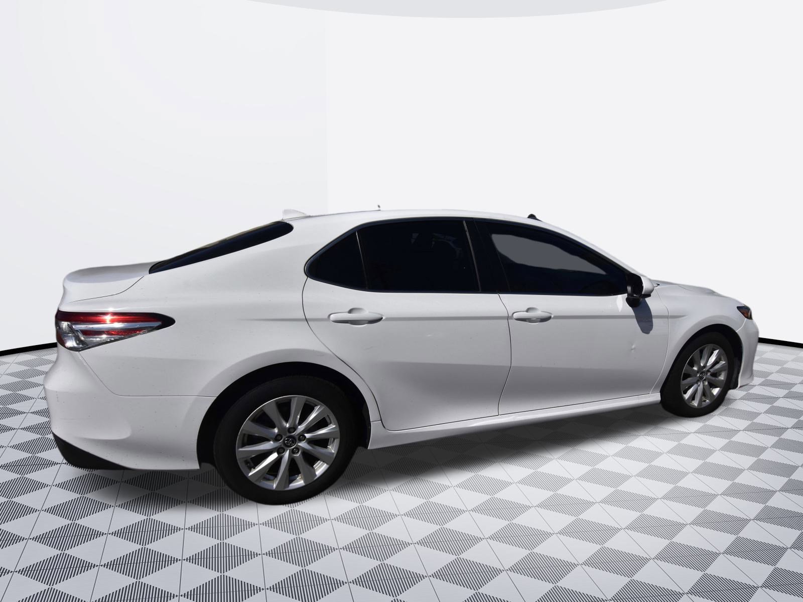 Used 2019 Toyota Camry LE image 2