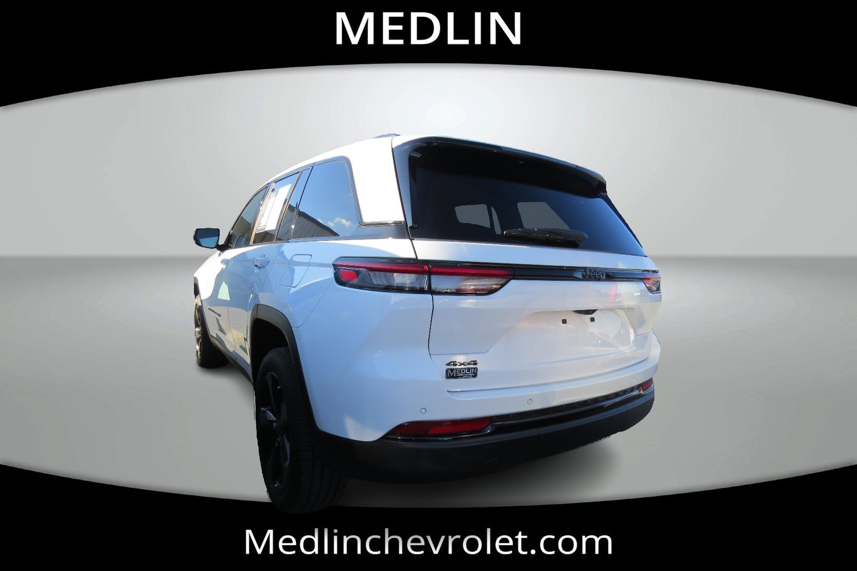 Used 2025 Jeep Grand Cherokee 4WD image 5