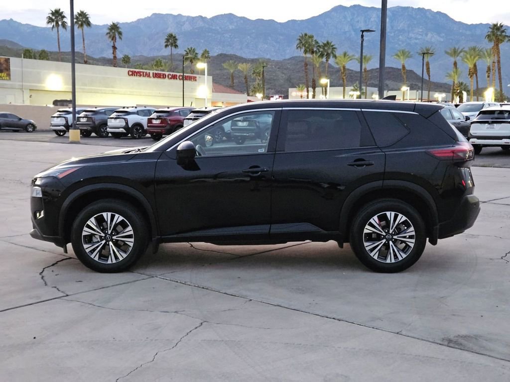 Used 2023 Nissan Rogue SV image 3