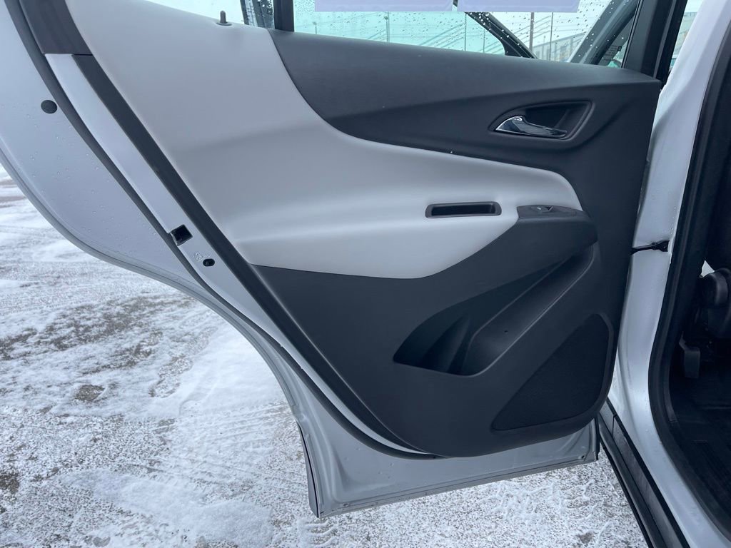 Used 2018 Chevrolet Equinox LS image 21