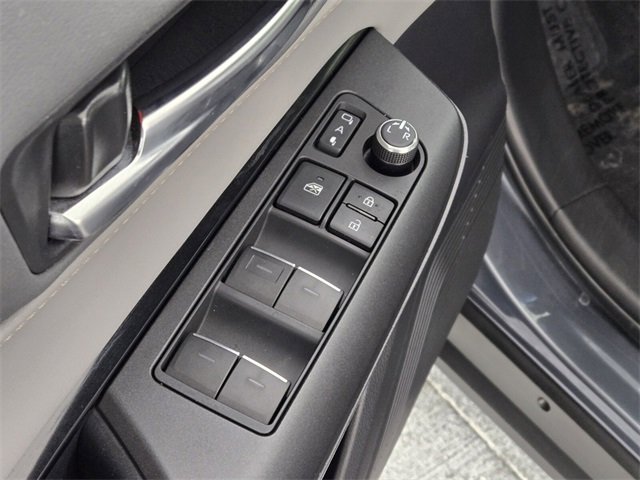 Used 2022 Toyota Venza LE image 24