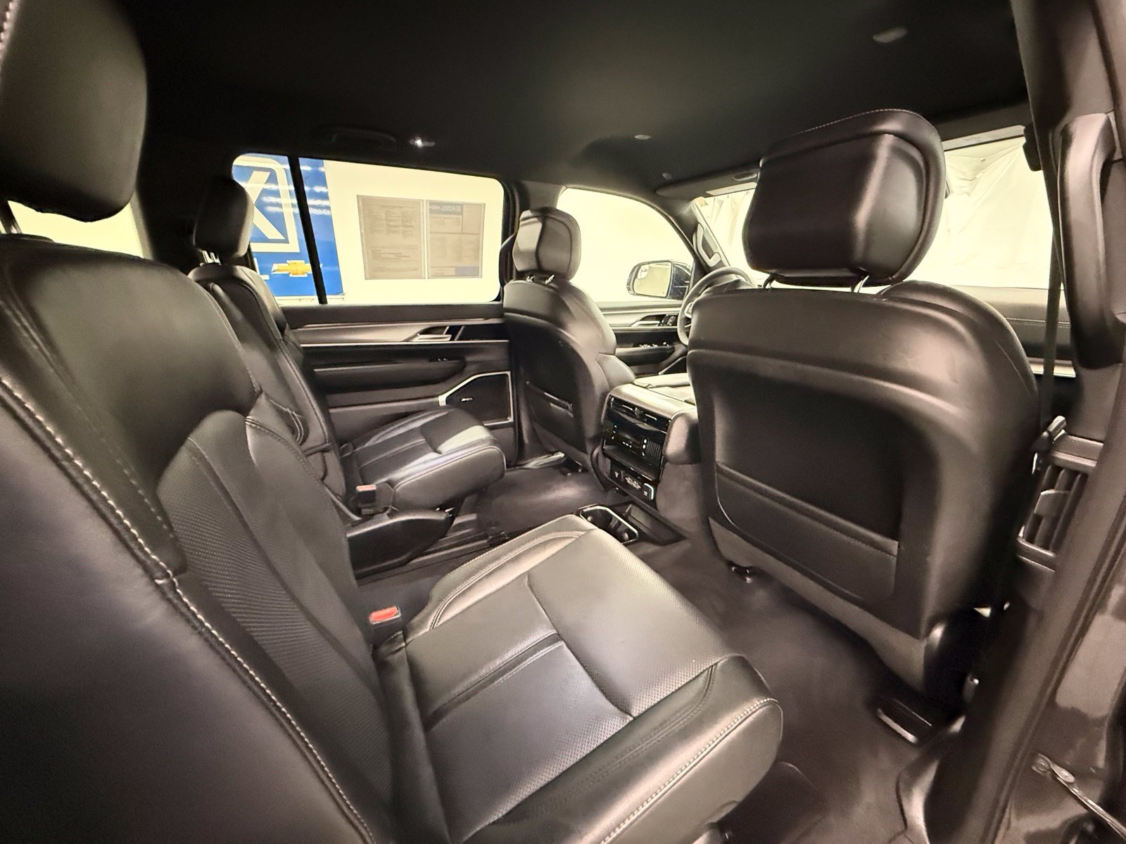 Used 2025 Jeep Wagoneer Series II AWD/4WD image 6