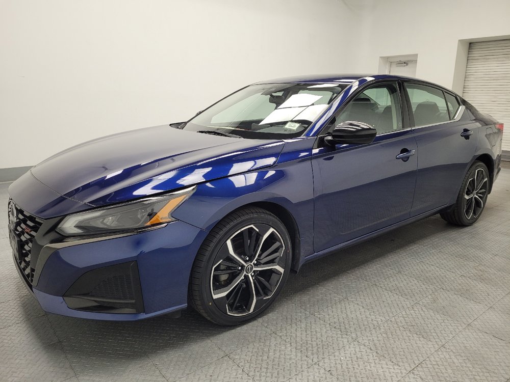 Used 2023 Nissan Altima 2.5 SR AWD/4WD image 2