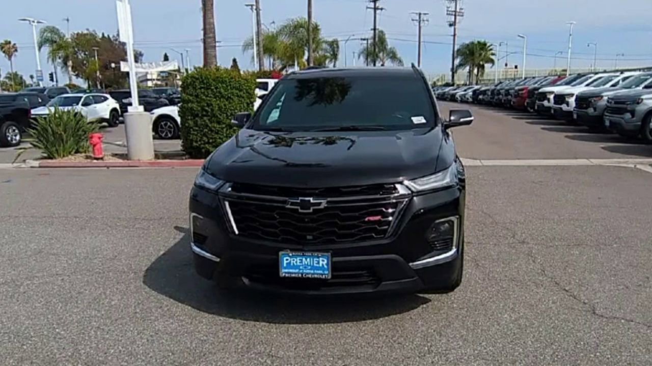 Used 2023 Chevrolet Traverse RS w/ LPO, Cargo Package image 3