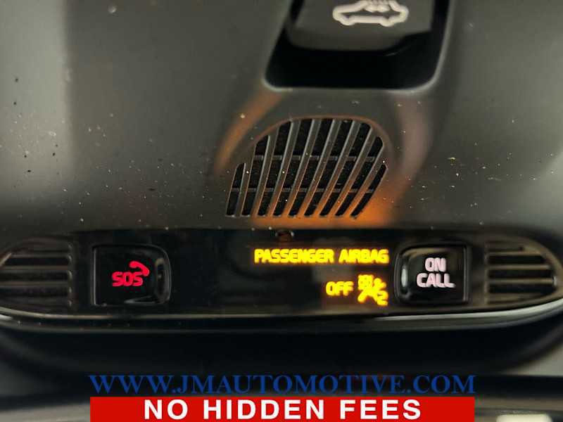 Used 2019 Volvo XC40 T5 Momentum image 34