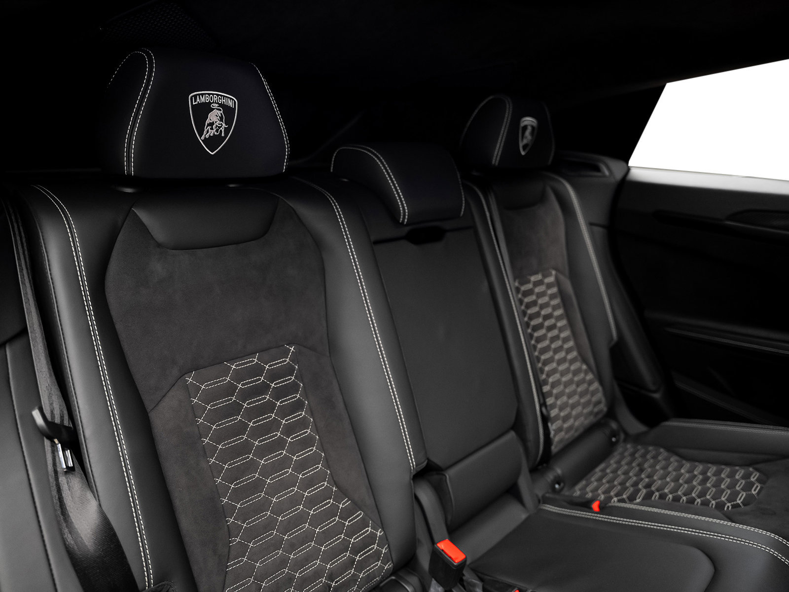 Used 2022 Lamborghini Urus AWD/4WD image 36