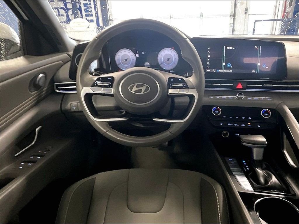 Certified 2025 Hyundai Elantra SEL FWD image 17