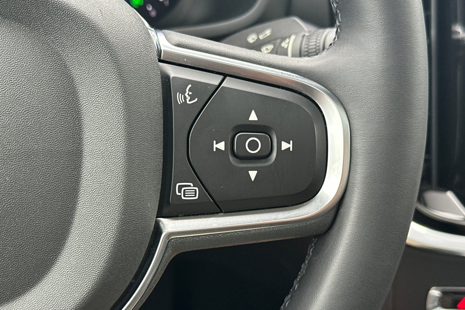 Certified 2025 Volvo S60 B5 Core FWD image 28