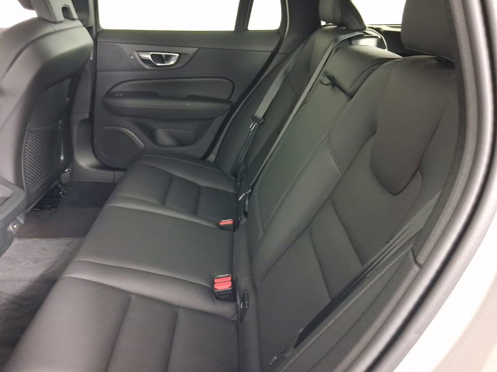 Certified 2025 Volvo V60 B5 Cross Country Plus AWD/4WD image 18