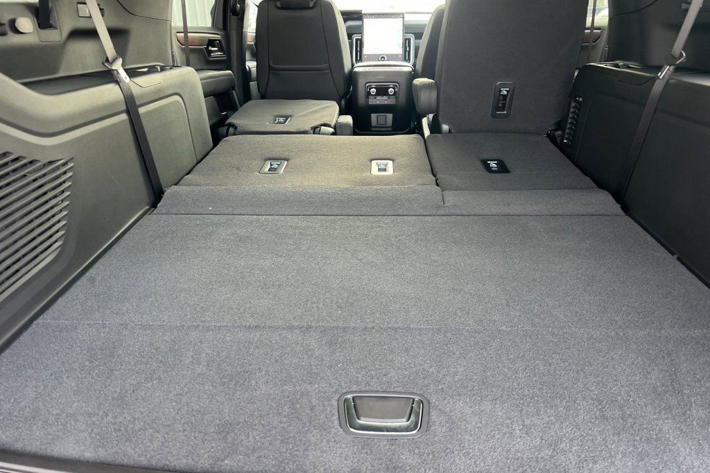 New 2026 GMC Yukon XL Denali w/ Denali Reserve Package image 13