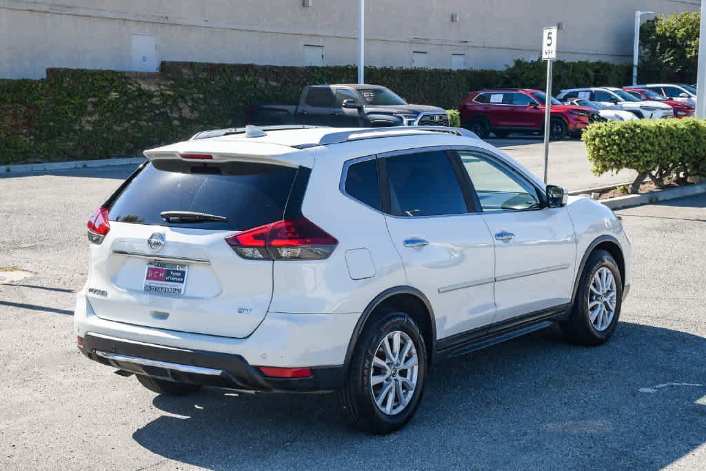 Used 2020 Nissan Rogue SV FWD image 40