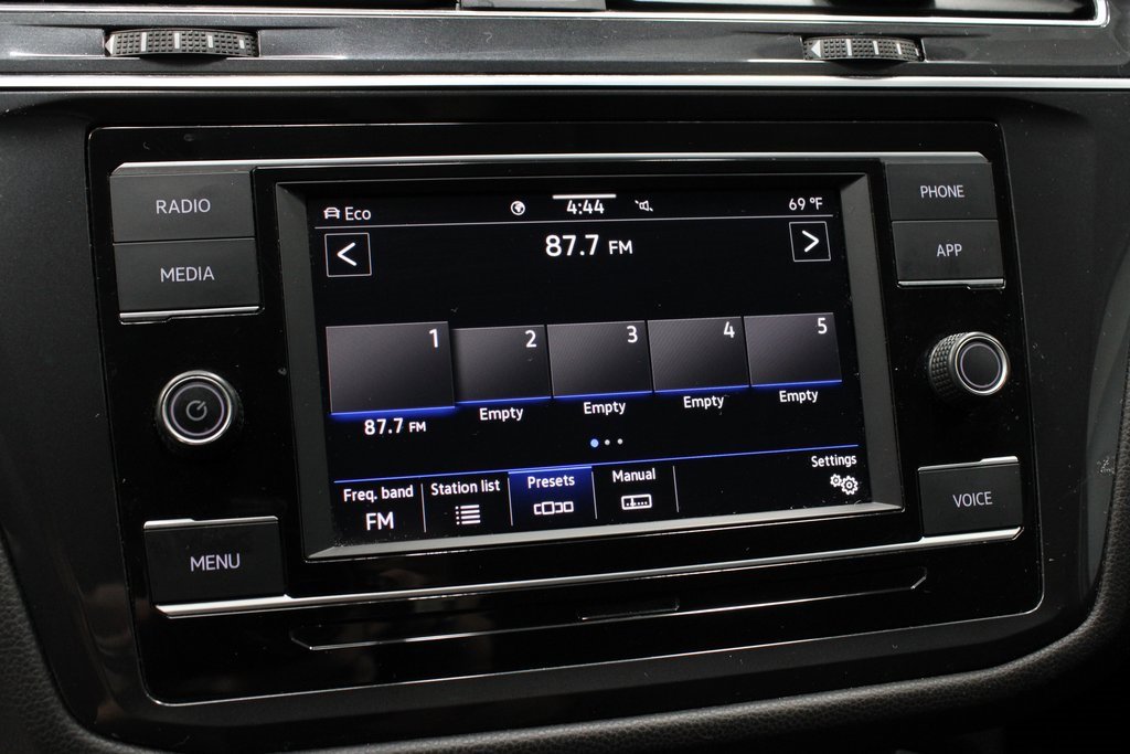 Used 2022 Volkswagen Tiguan S image 2