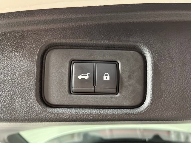 Used 2025 Nissan Pathfinder SV FWD image 51
