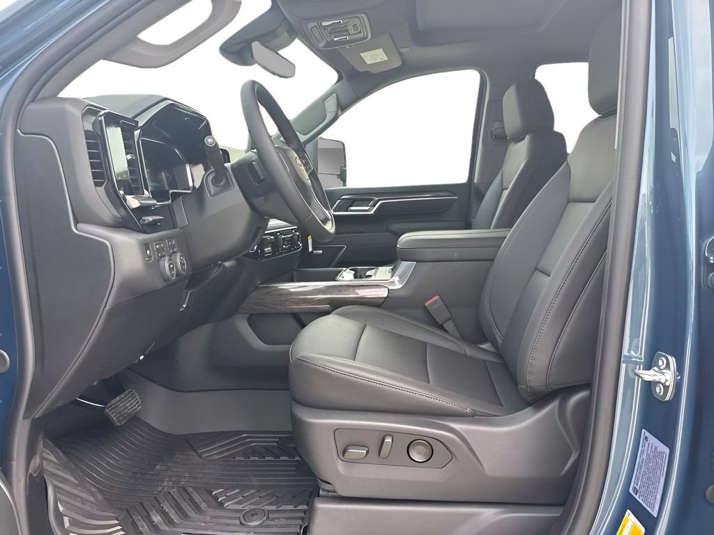 New 2026 Chevrolet Silverado 2500 LTZ w/ LTZ Premium Package AWD/4WD image 9