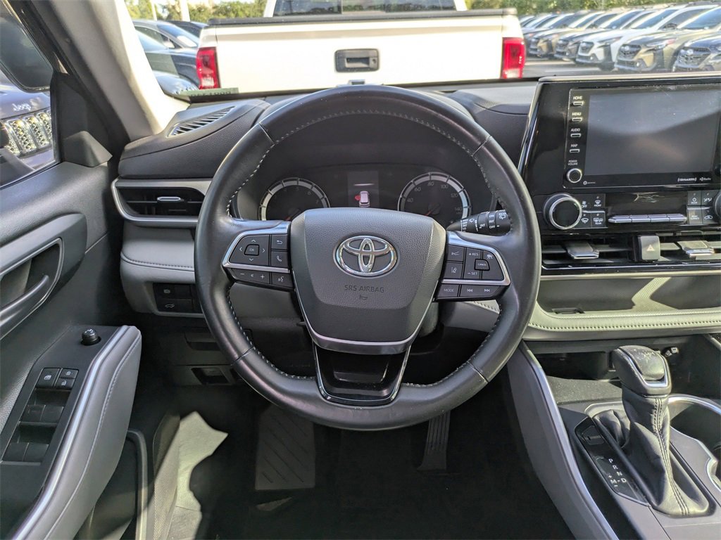 Used 2020 Toyota Highlander LE image 15