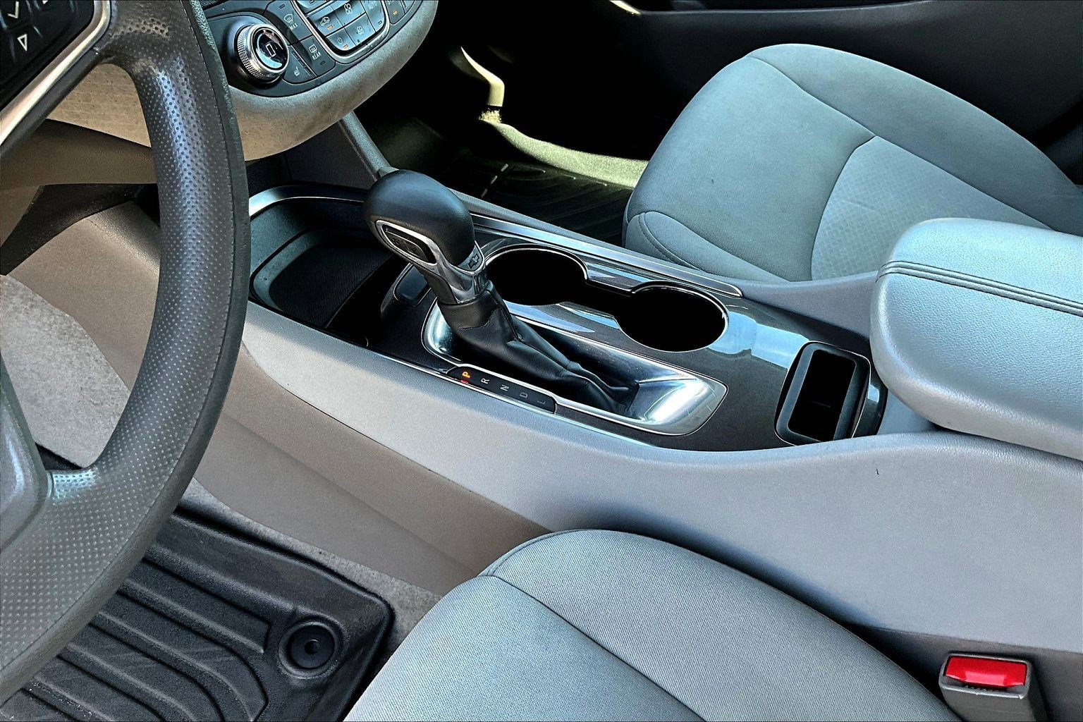 Used 2021 Chevrolet Malibu LT FWD image 16