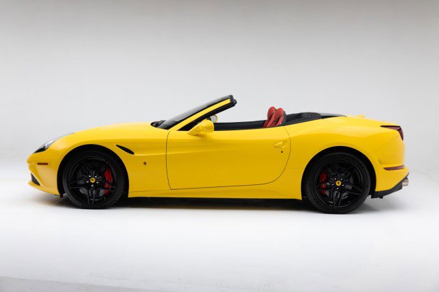 Used 2016 Ferrari California T image 13