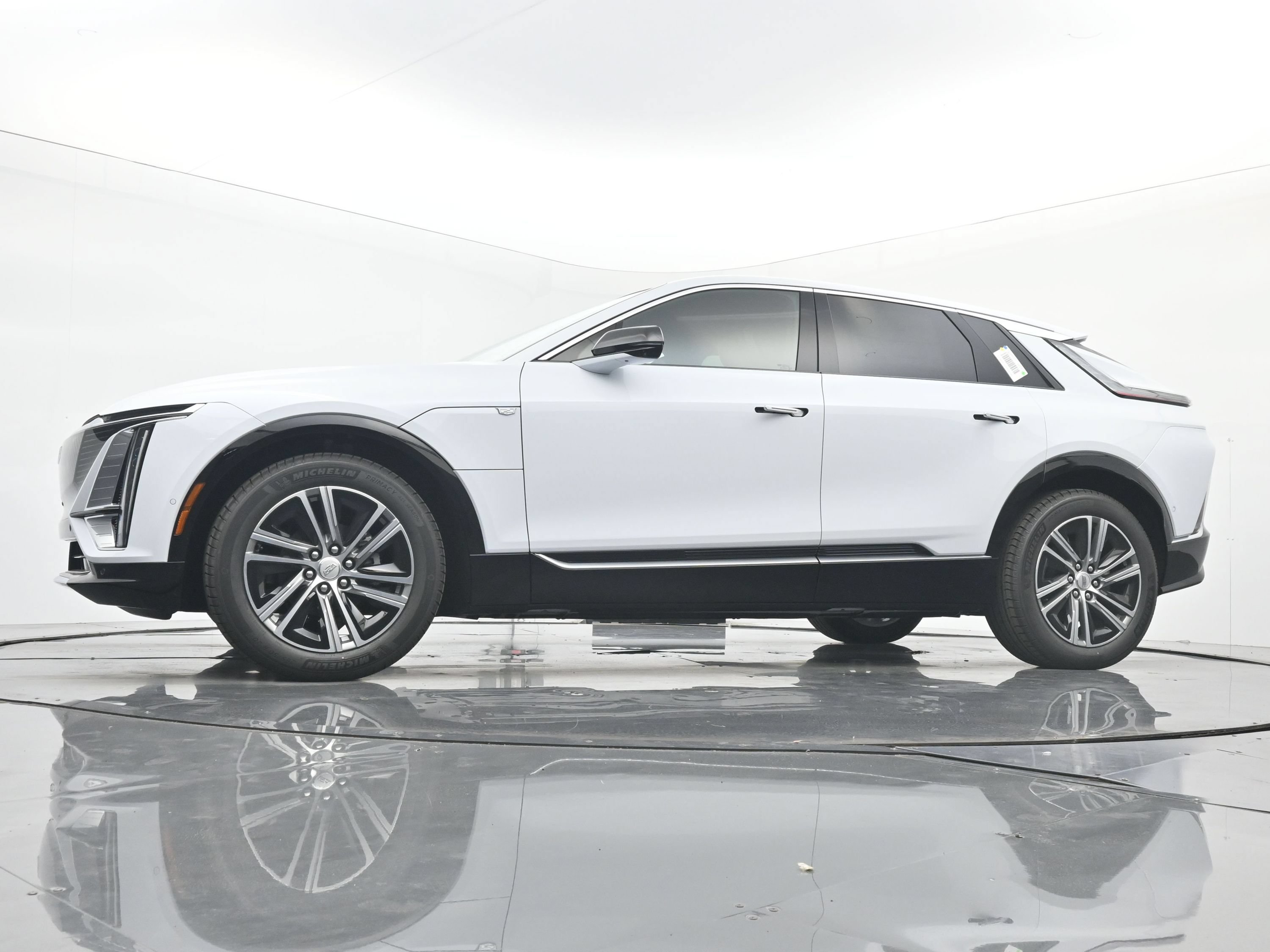 New 2026 Cadillac Lyriq Luxury w/ LPO, Floor Liner Package AWD/4WD image 16