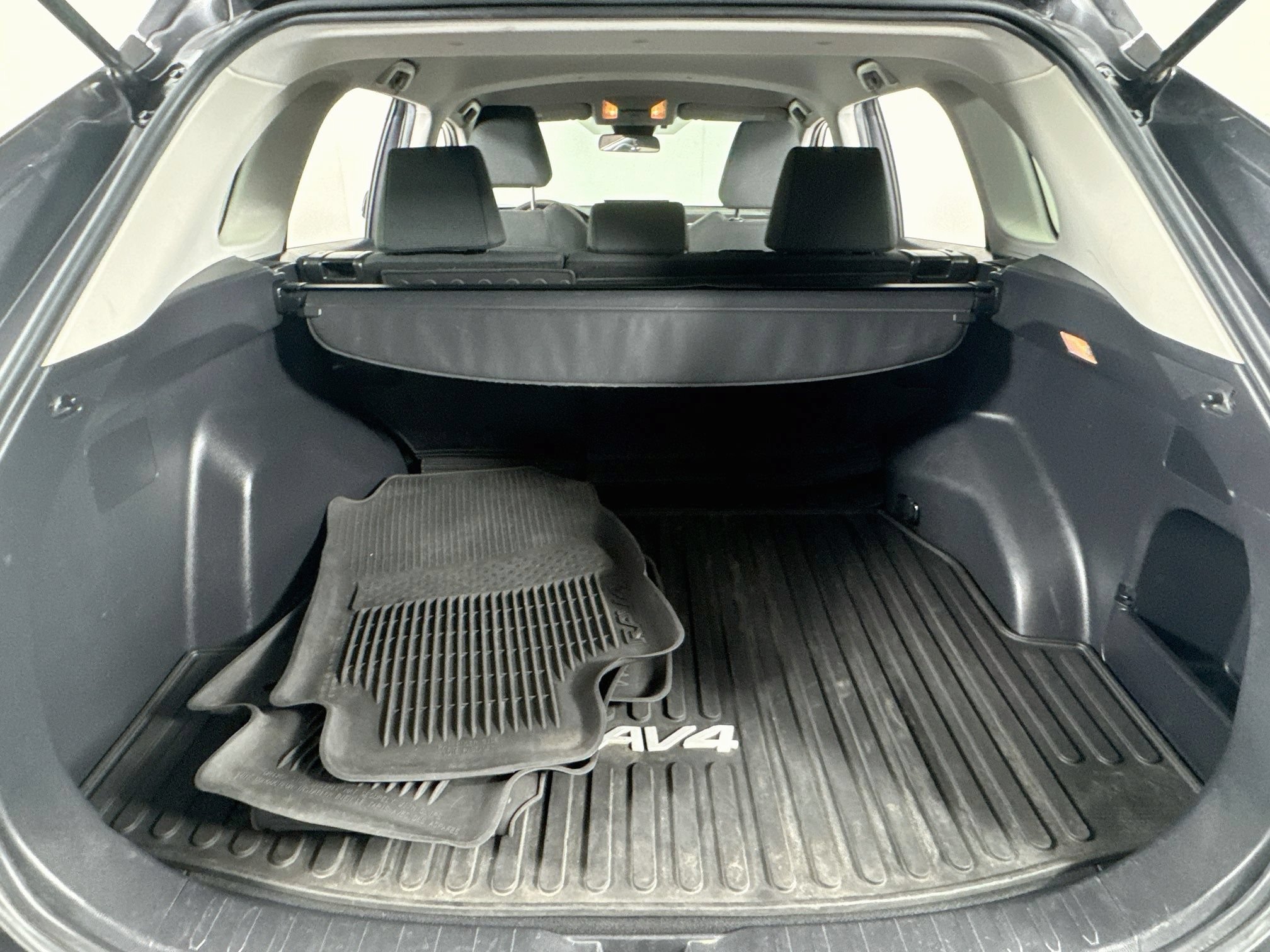 Certified 2021 Toyota RAV4 LE AWD/4WD image 18