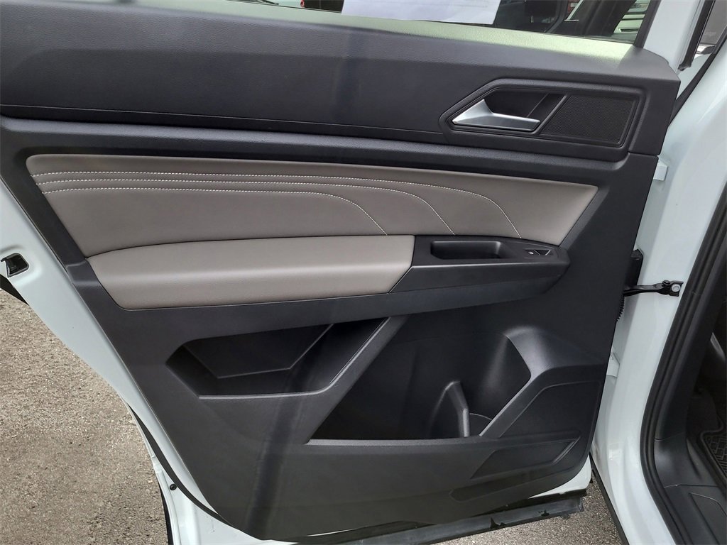 Used 2023 Volkswagen Atlas Cross Sport SE w/ Panoramic Sunroof Package image 10