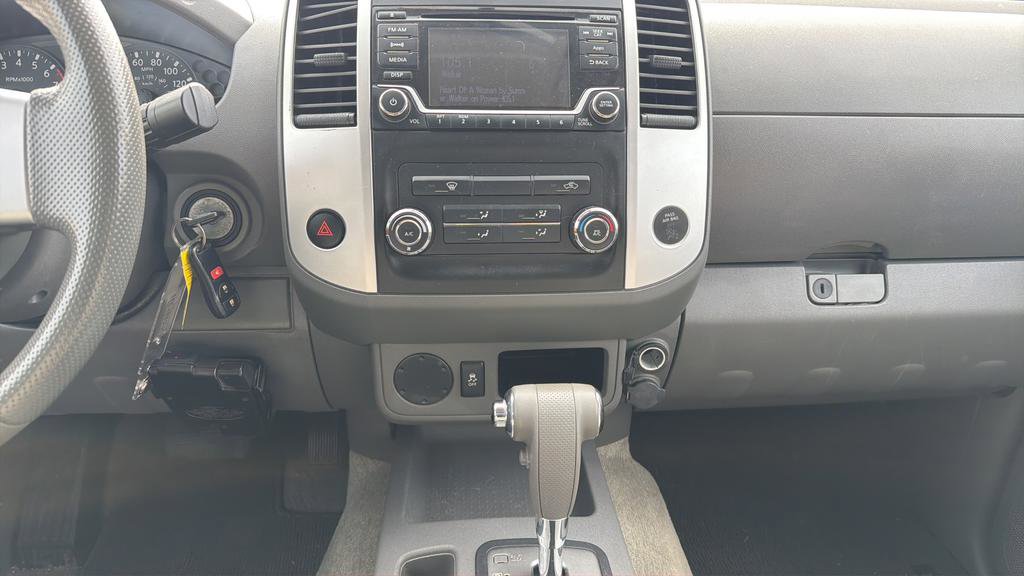 Used 2015 Nissan Frontier SV image 5