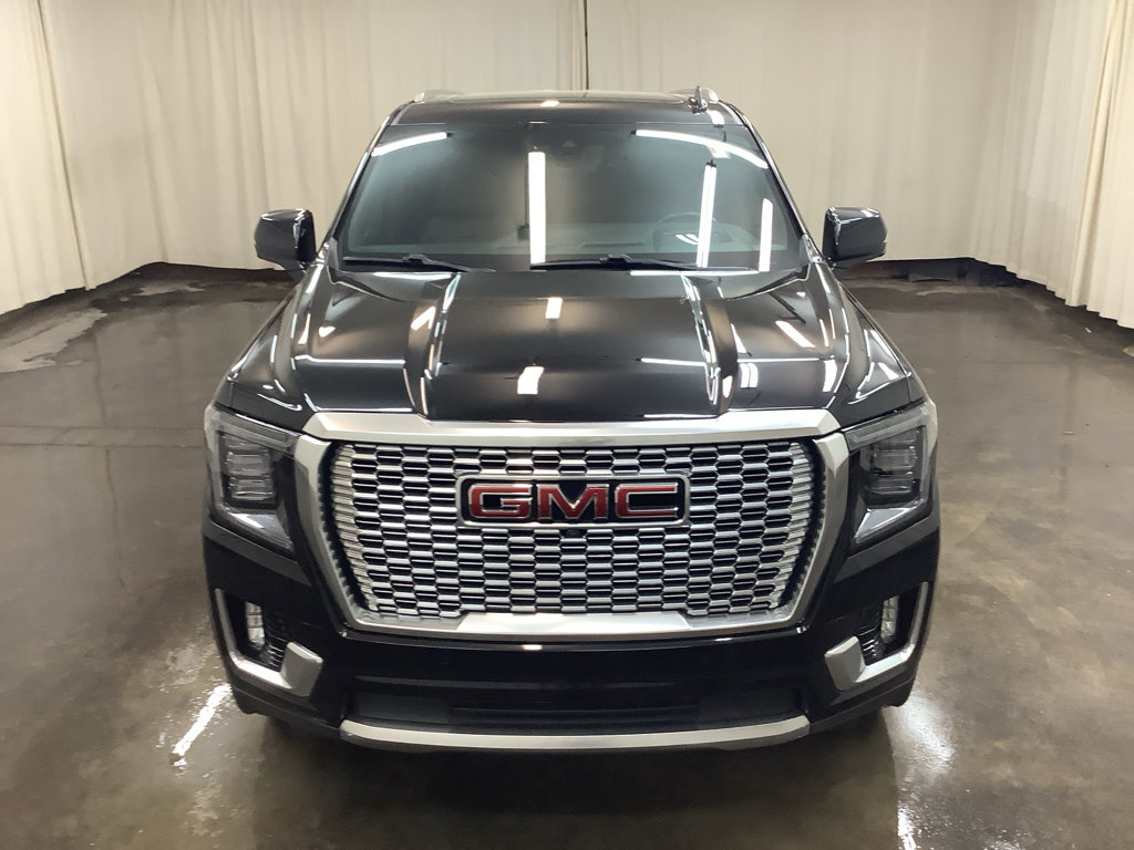 Used 2021 GMC Yukon Denali w/ Denali Premium Package AWD/4WD image 3