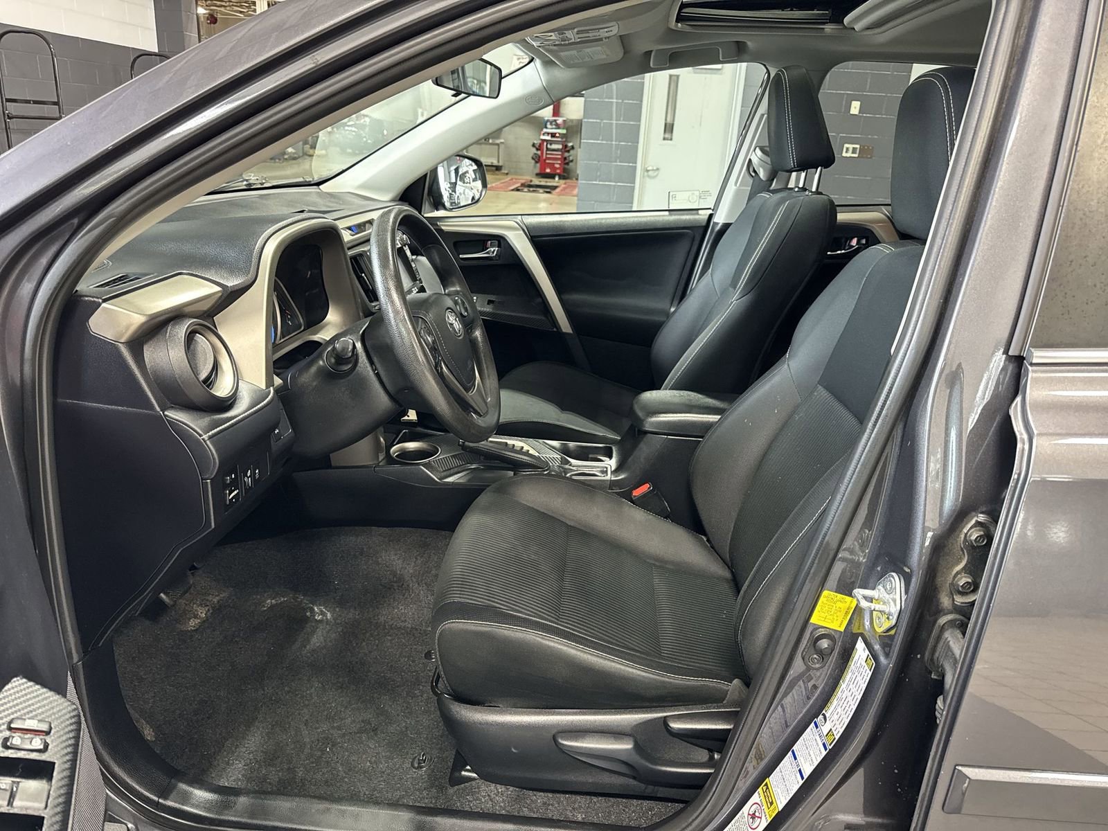 Used 2014 Toyota RAV4 XLE AWD/4WD image 10