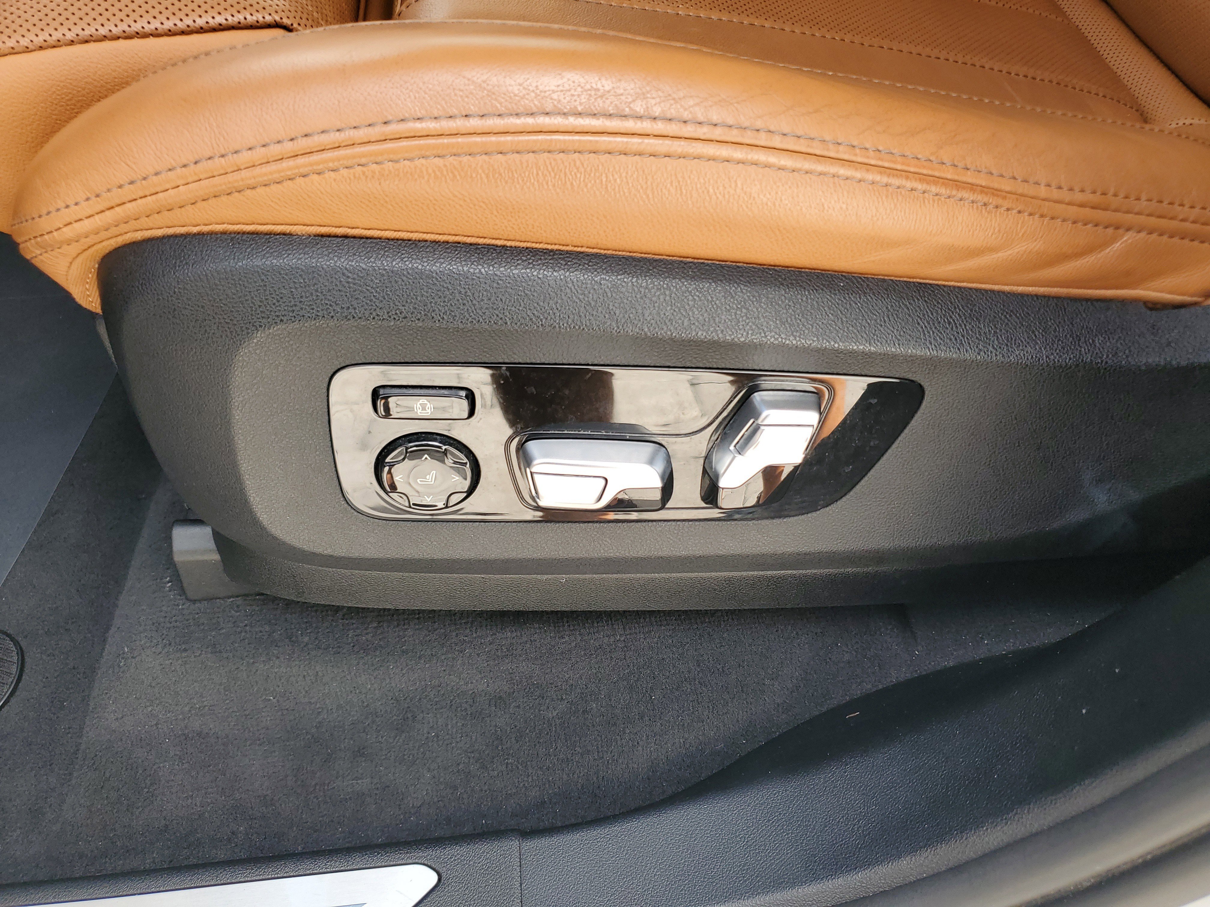 Used 2022 BMW X7 xDrive40i w/ Premium Package image 21