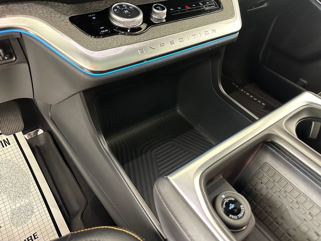 Used 2025 Ford Expedition Tremor AWD/4WD image 43