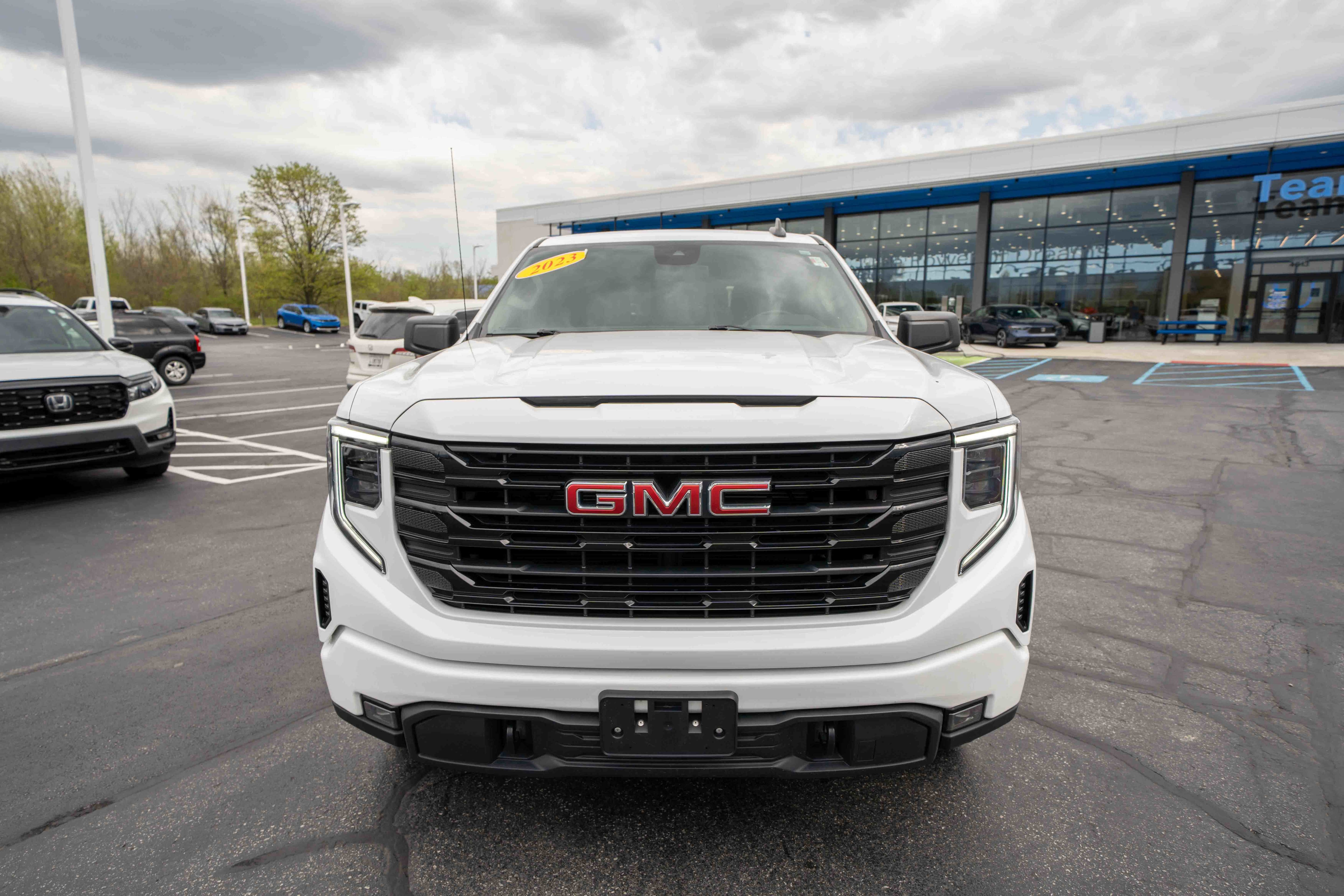 Used 2023 GMC Sierra 1500 Elevation w/ Preferred Package AWD/4WD image 2