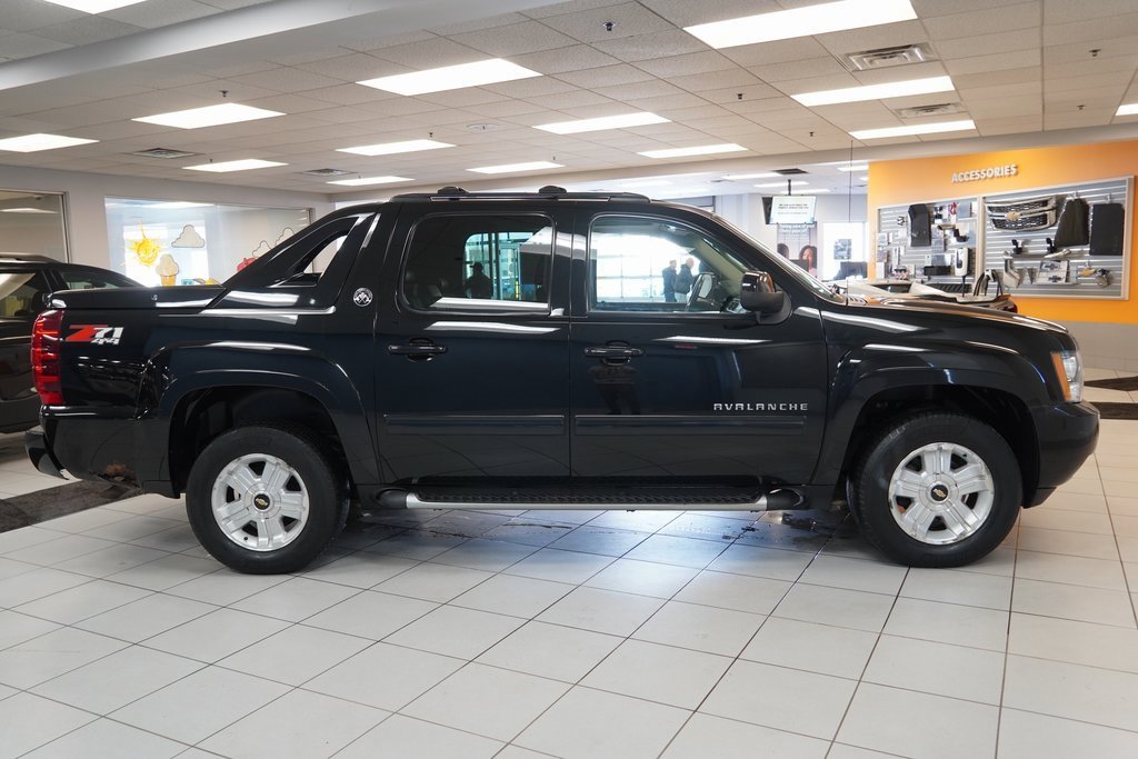 Used 2013 Chevrolet Avalanche LT w/ Suspension Package, Off-Road image 13