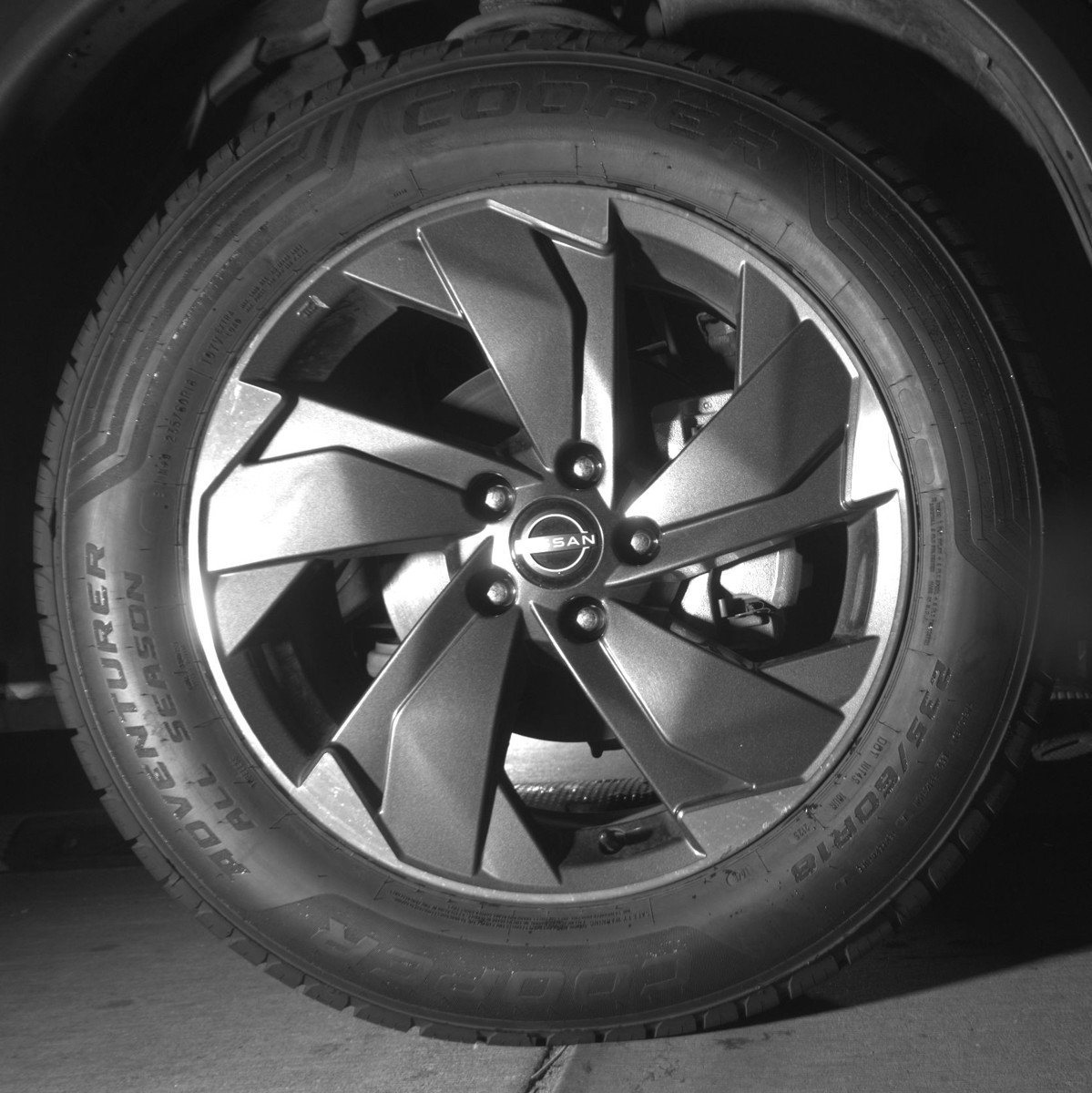 Used 2025 Nissan Rogue SV AWD/4WD image 13