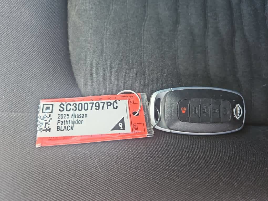 Used 2025 Nissan Pathfinder SV AWD/4WD image 20