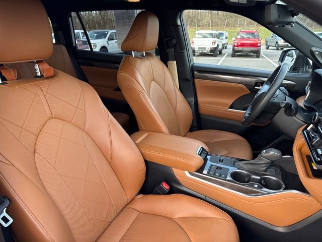 Used 2023 Toyota Highlander Platinum image 13