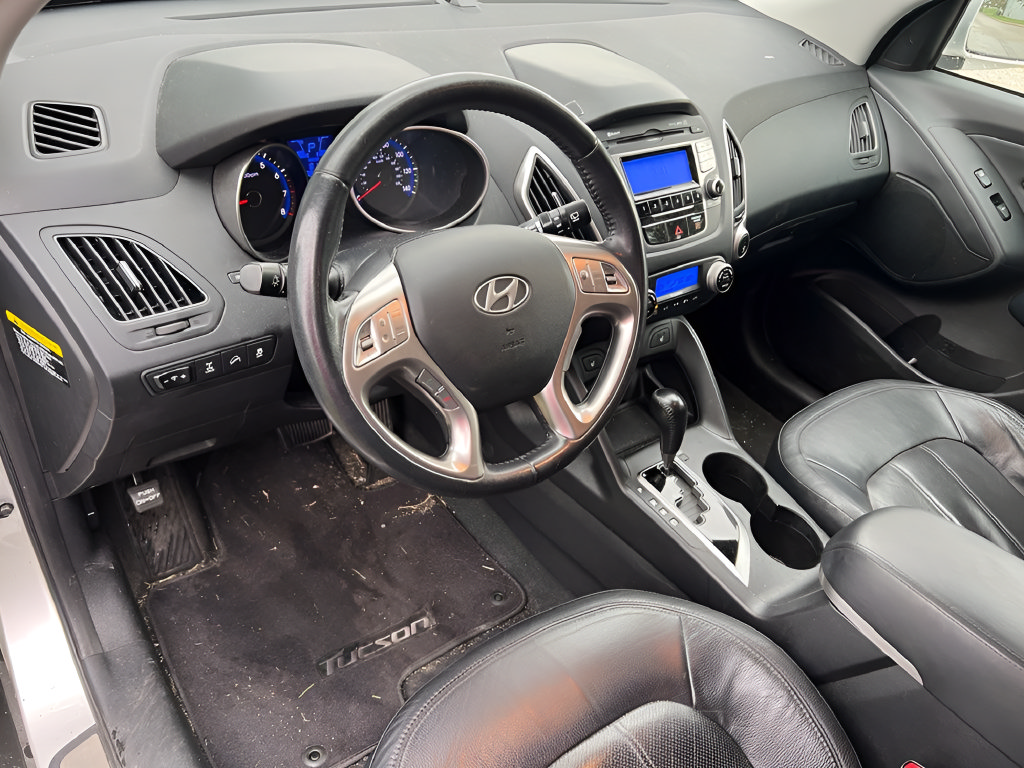 Used 2011 Hyundai Tucson Limited AWD/4WD image 16