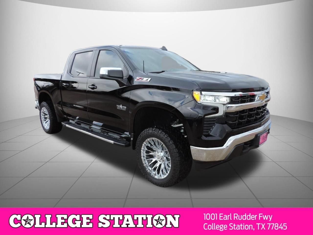 Used 2025 Chevrolet Silverado 1500 LT w/ Texas Edition Plus AWD/4WD image 3